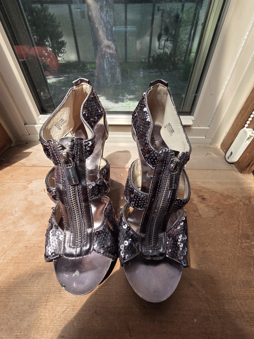 Micheal KORS Sequined Open-Toe Zip Sandals - Pewter